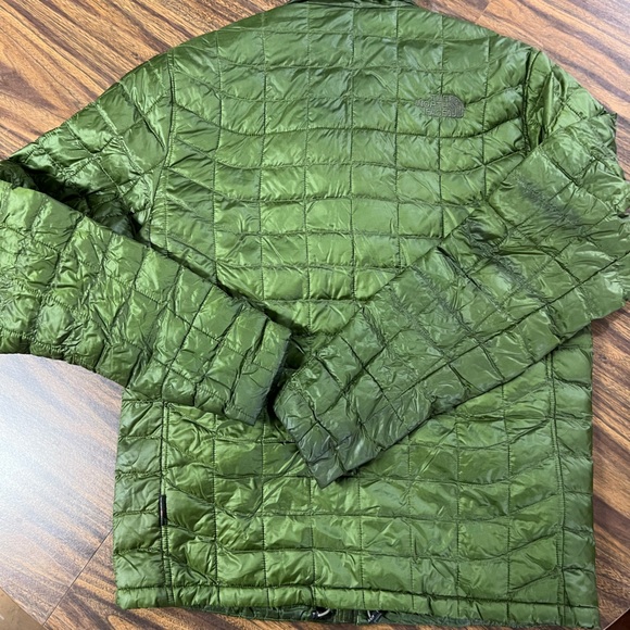 Green north face puffer coat - Picture 3 of 3